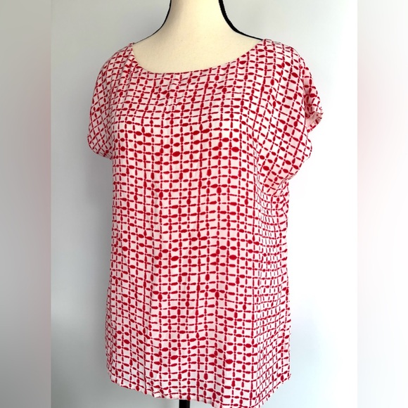 Vineyard Vines Tops - Silk Vineyard Vines Red White Geometric Art Print Short Sleeve Pullover Blouse S
